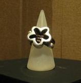 Anillo de cordón encerado con pieza zamak.