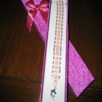Brazalete con piezas tela chicas y tela half