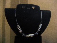 Collar realizado con abalorios de ceramica.
