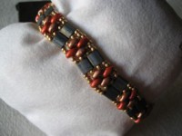 Brazalete artesanal OLAS,piezas de cristal.