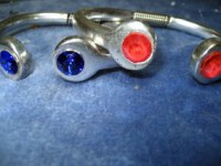 Pulseras de metal con cristales engarzados