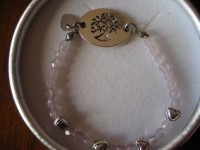 Pulsera elastica Arbol de la vida,lleva cristales de Swarovski y corazones de metal.