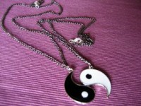 colgante yin y yang
