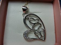 Gargantilla en Plata de Ley con corazón.