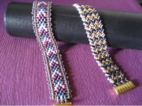 Pulseras realizadas con duos en varios colores