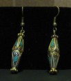 Pendientes fusiformes con piezas tibetanas.