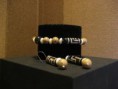 Pulsera elástica con pieza central de hueso y piedras naturales