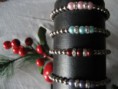 Pulseras elásticas con cuentas de metal y perlas de diferentes colores