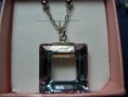 Colgante con cadena de plata con cristal swarovski en forma cuadrado
