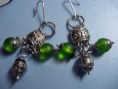 Pendientes con abalorios imitación plata vieja con bolas de cristal verde